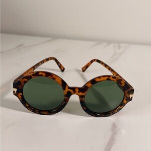 Round Tortoiseshell Sunglasses with Green Lenses